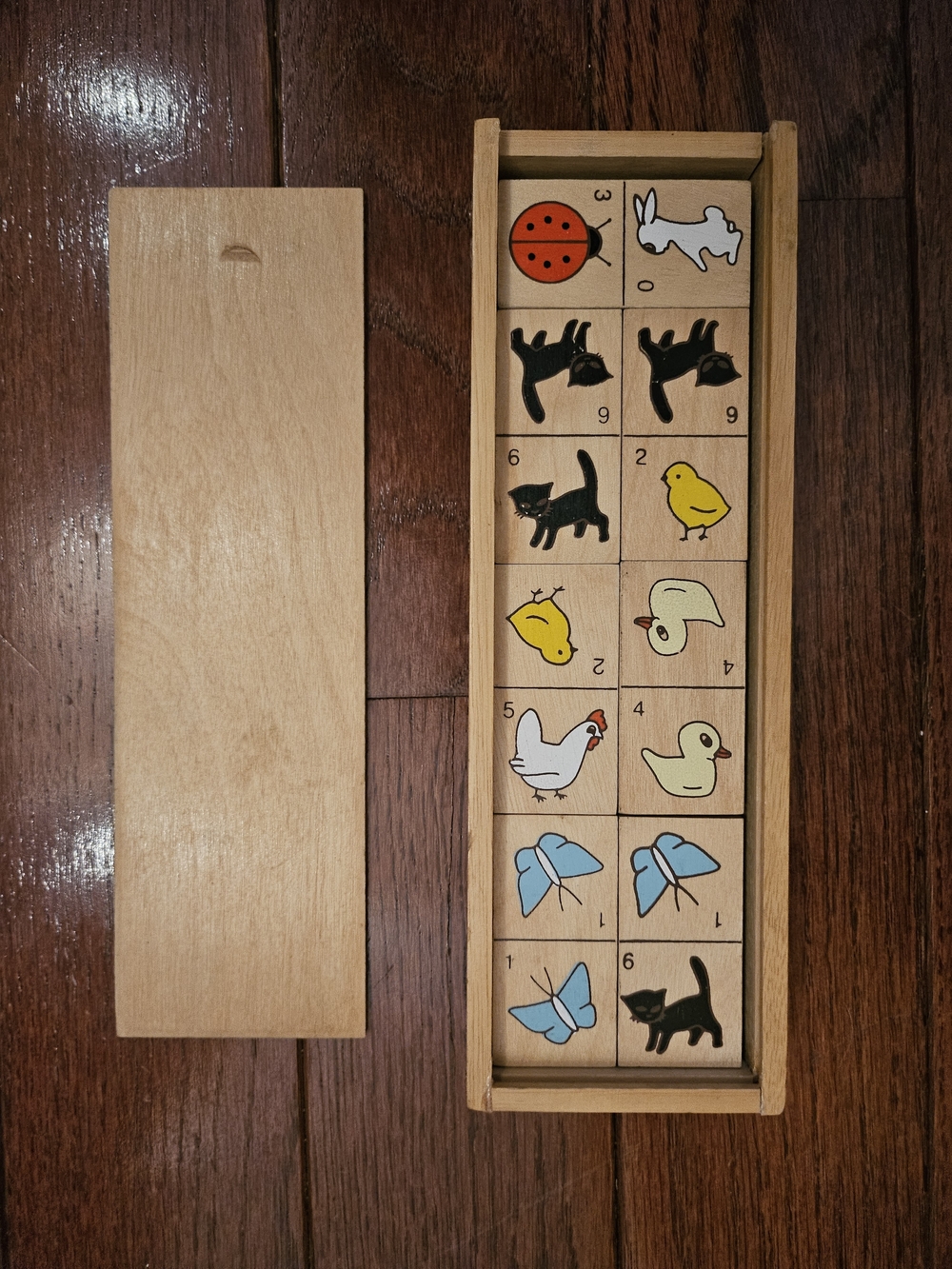 Vtg wooden animal dominoes stored in wooden sliding box